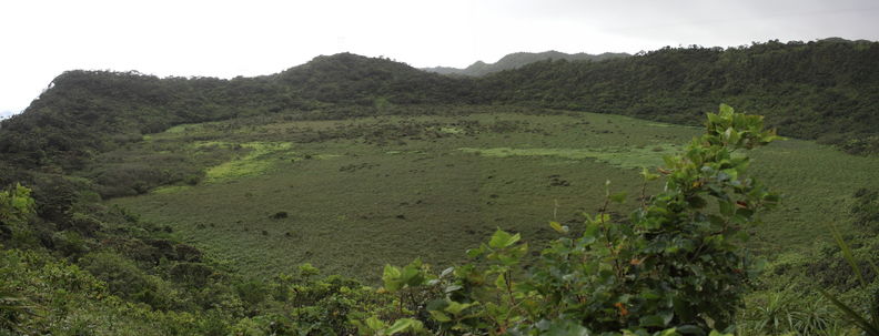 Kaau Crater pano 1702.jpg